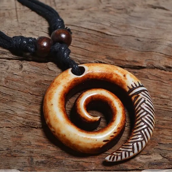 New Zealand necklace Maori pendant Spiral Kor Choker Retro
Bohemian - Picture 1 of 8